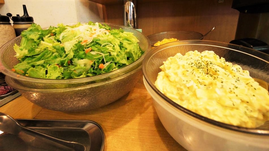 無料朝食バイキング　◆朝のバイキングでお出ししているお料理の一例です。