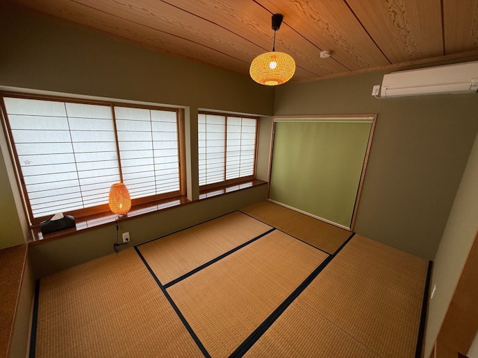 寝室２を通り抜けると寝室３に辿り着きます。 六畳の和室になっております。