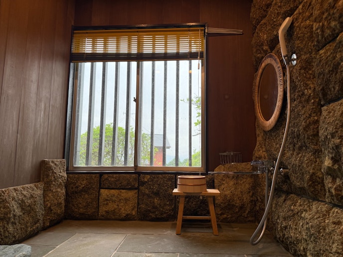 自然光溢れる浴室