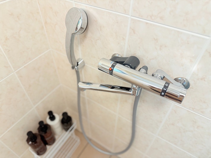 機能的で清潔なシャワー設備