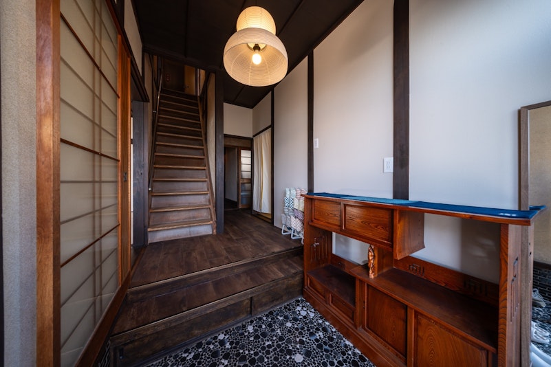 屋内階段は傾斜が急なのでお気をつけください