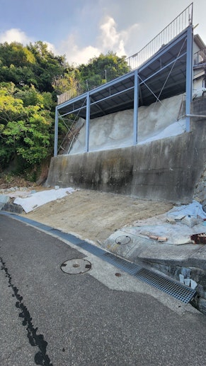 第１駐車場。大型車の場合は１台。軽自動車であれば２台駐車場可能です。