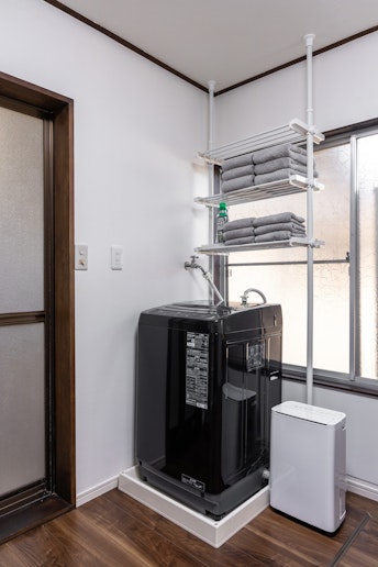 洗濯機。洗剤も用意していますのでご自由にお使いください。