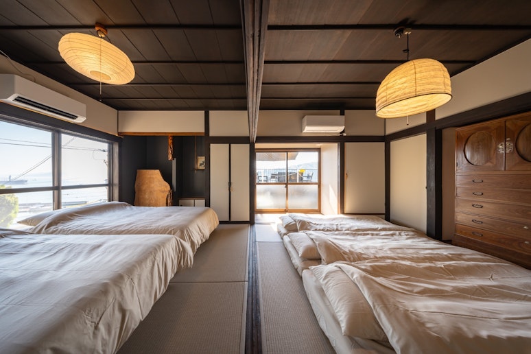 寝室１&寝室２の全景。 （続き間になっていますが、ふすまを入れて間仕切ることも可能です。）