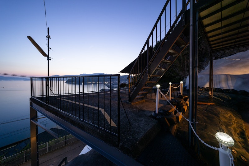 夕暮れ時のテラス