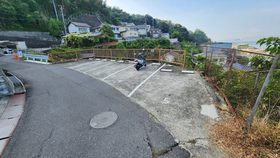 第２駐車場。１３５をご利用いただけます。２４は進入禁止です。