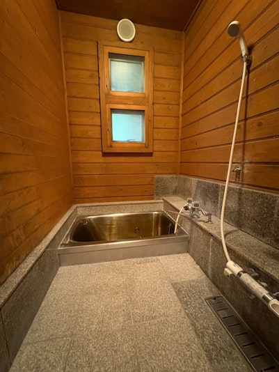 貸し切り家族風呂、他にシャワー&times;２あります