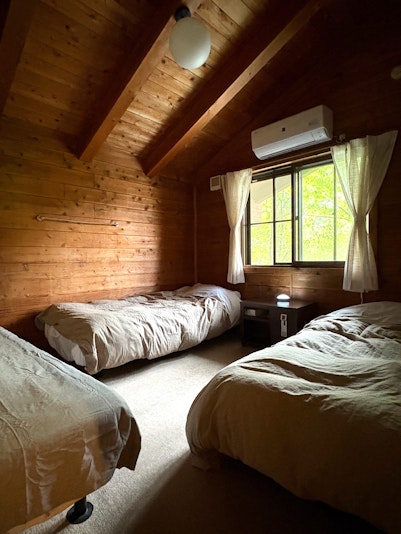 ２～３人部屋。エアコン、電気毛布あります