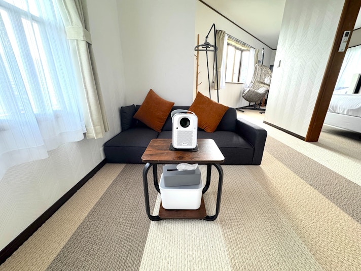 当施設にはプロジェクターのご用意があります。ご家族やご友人と映像を楽しんだり、旅の思い出の写真...