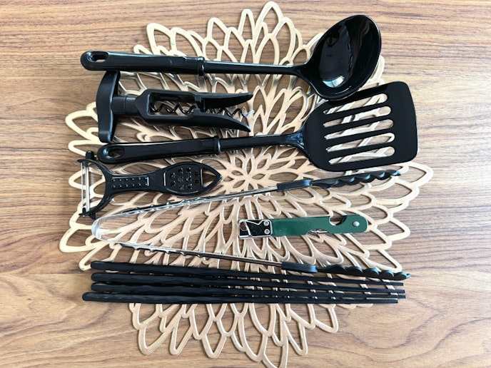 お料理に必要な調理器具も取り揃えています。