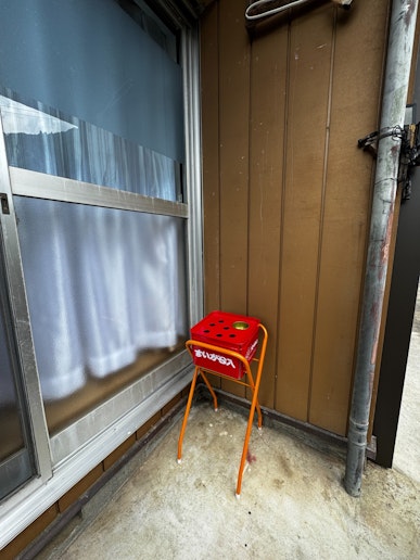 施設内は禁煙ですが、外に喫煙スペースがございます。