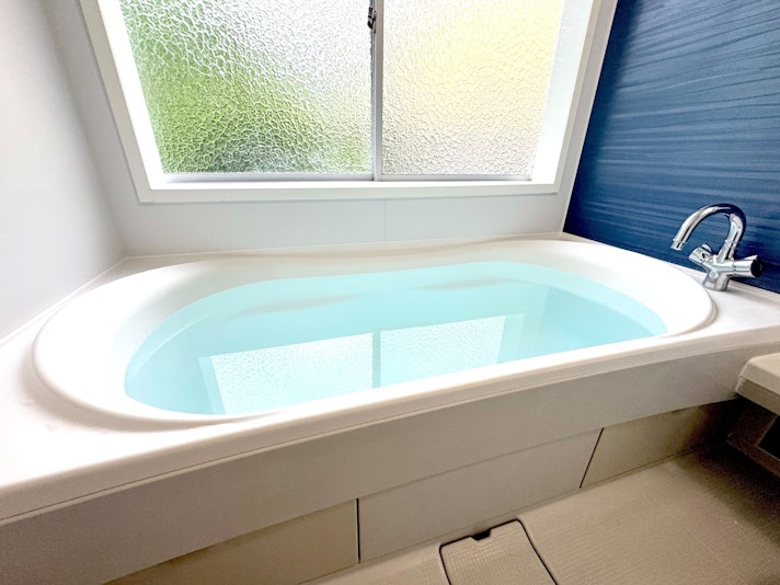 大きなバスタブで一日の疲れを取り、リフレッシュいただけます。