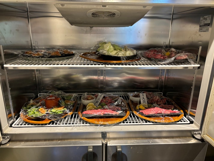 冷蔵庫にお肉を準備してます