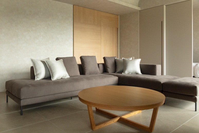 ゆったりとしたソファでくつろぎながら、穏やかな時間を満喫