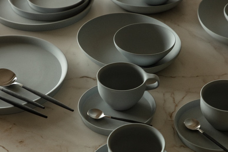 シンプルながら上質。器のデザインにも宿の美学が息づく