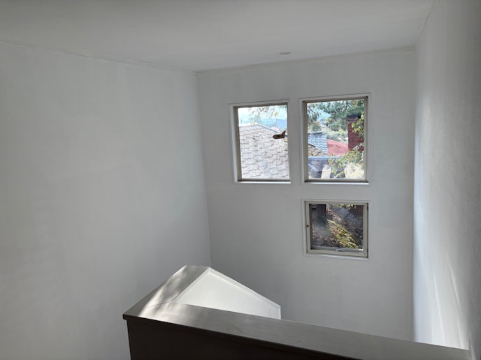 光が差す階段吹抜け