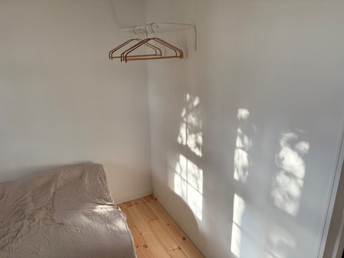 木漏れ日の寝室