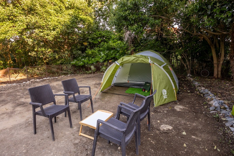 広いお庭にはキャンプサイトがありテントの利用ができます