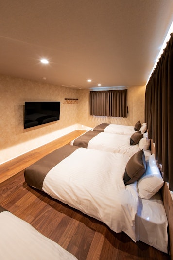 木の温もりに包まれるプライベート空間。穏やかな休息を