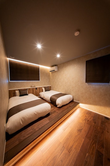 家族やグループにピッタリの広々空間。快適な夜をお過ごしください。