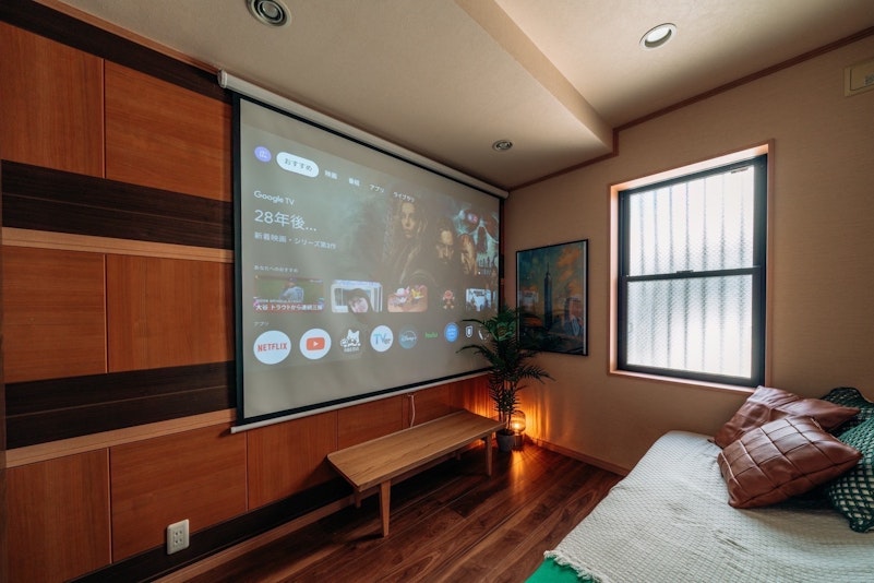 １00インチスクリーン・プロジェクター