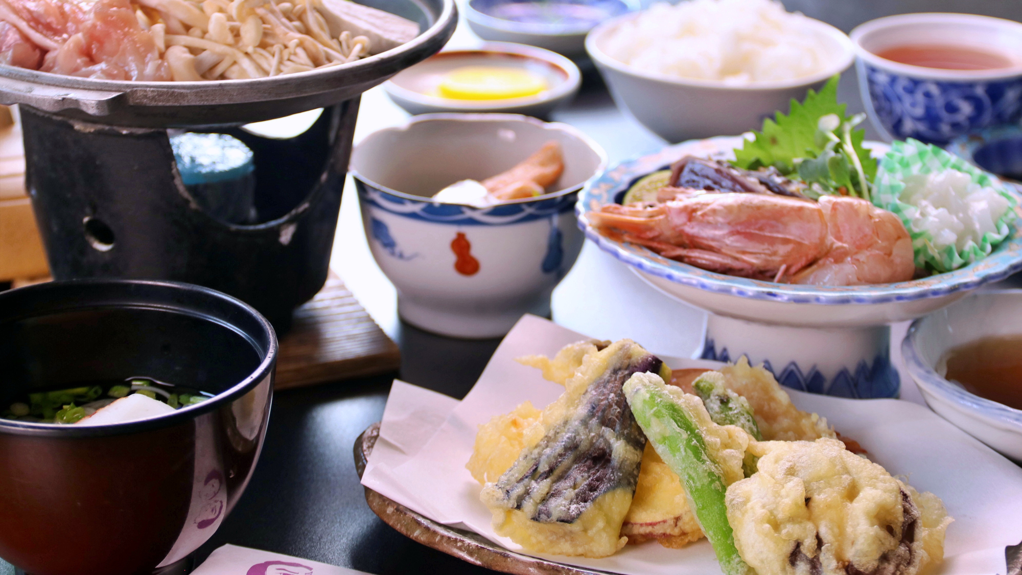 【夕食】地元の新鮮食材を使った会席膳 (1)