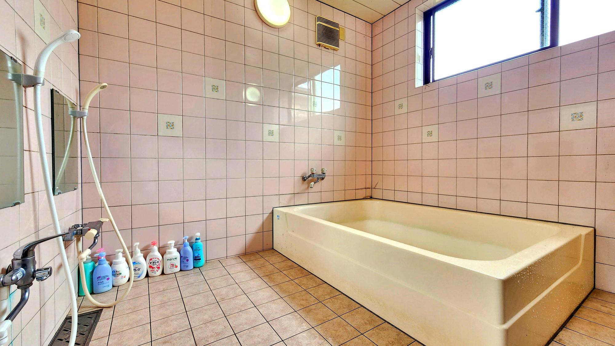 【館内】お風呂は二つあります (2)