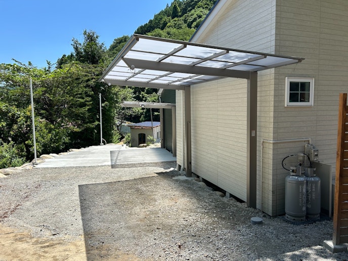 ロッジC棟カーポート付駐車場