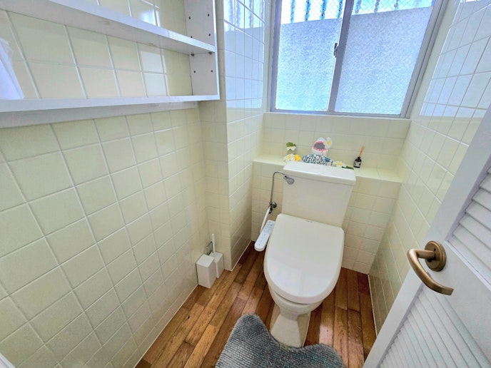 広々明るいトイレです。徹底清掃を実施しており、安心・快適空間です。