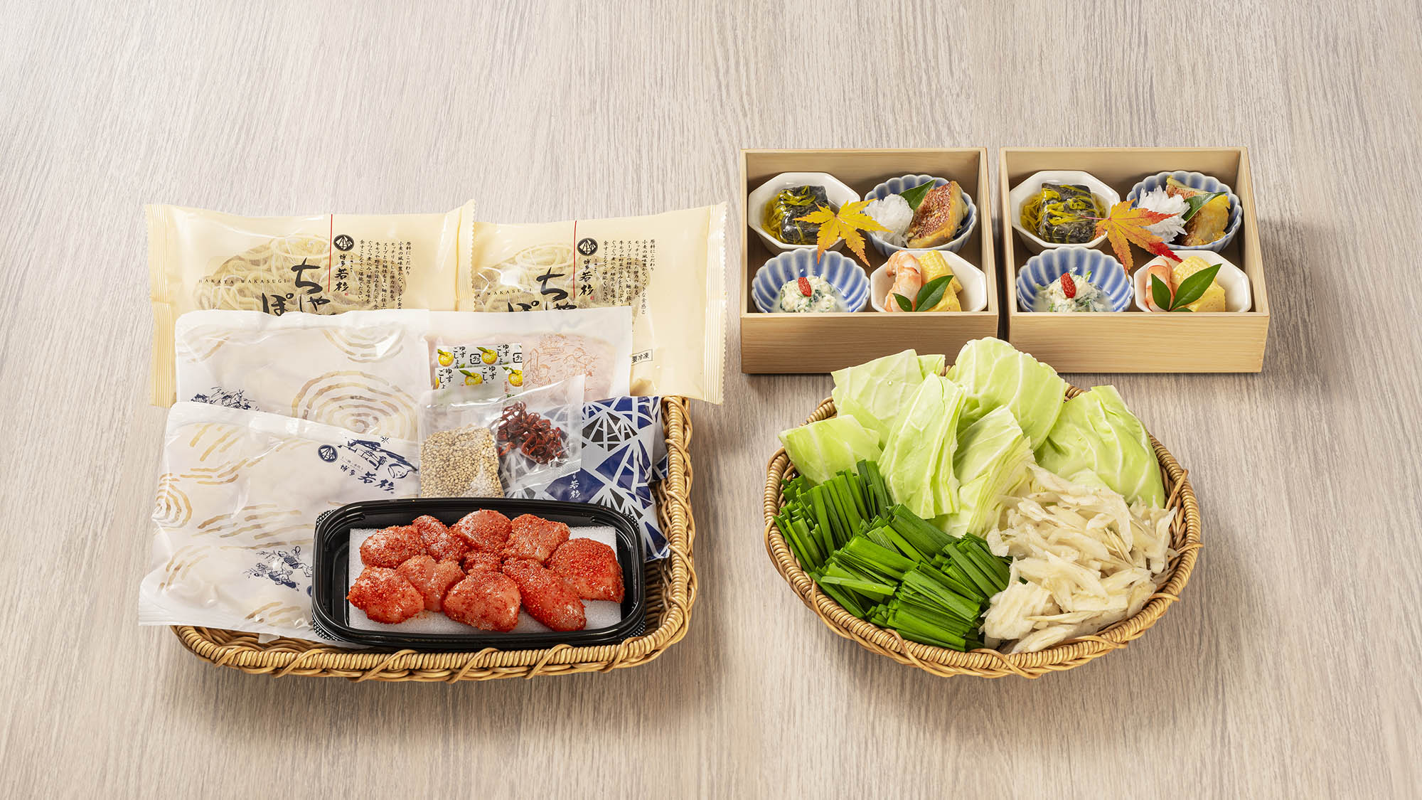 【食事：もつ鍋】もつ鍋セットとおばんざいを冷蔵庫にセット※写真は2名分