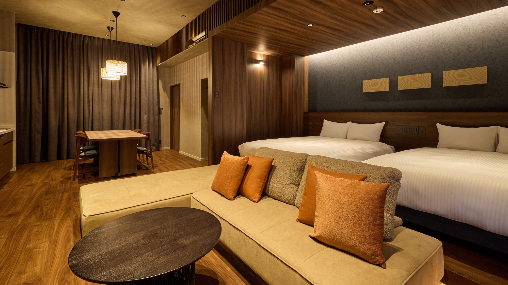 【D・Dペット：リビング】ホッとくつろげる大きなソファで団らんを