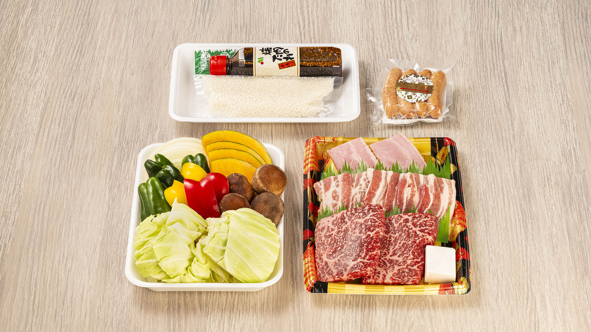 【食事：鉄板焼き】豊後牛いちぼステーキ、奥豊後豚バラ、厚切りベーコン、ソーセージ、野菜、米をセット