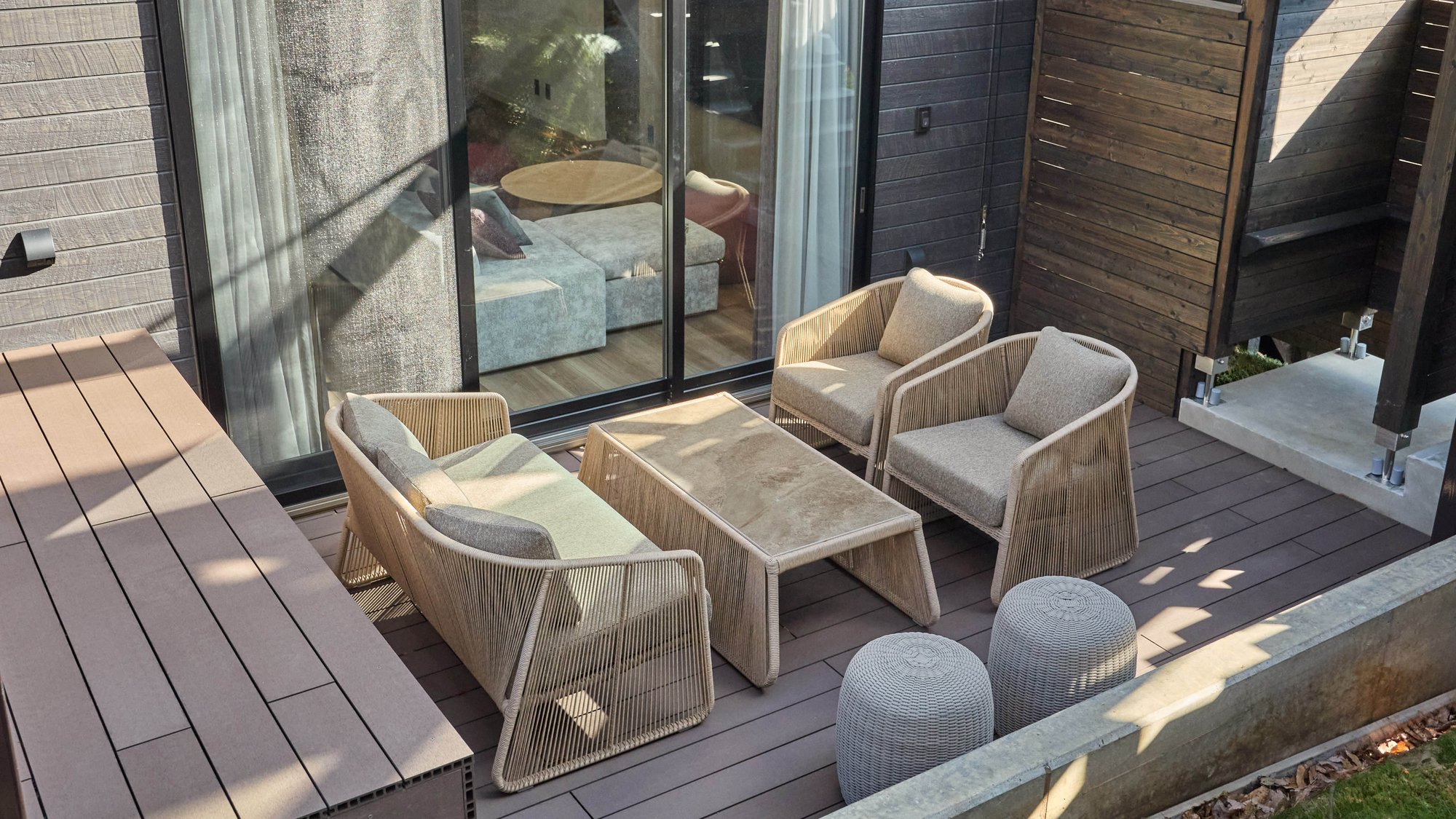 【B：テラス】会話が弾む楽しいひと時をお過ごしください