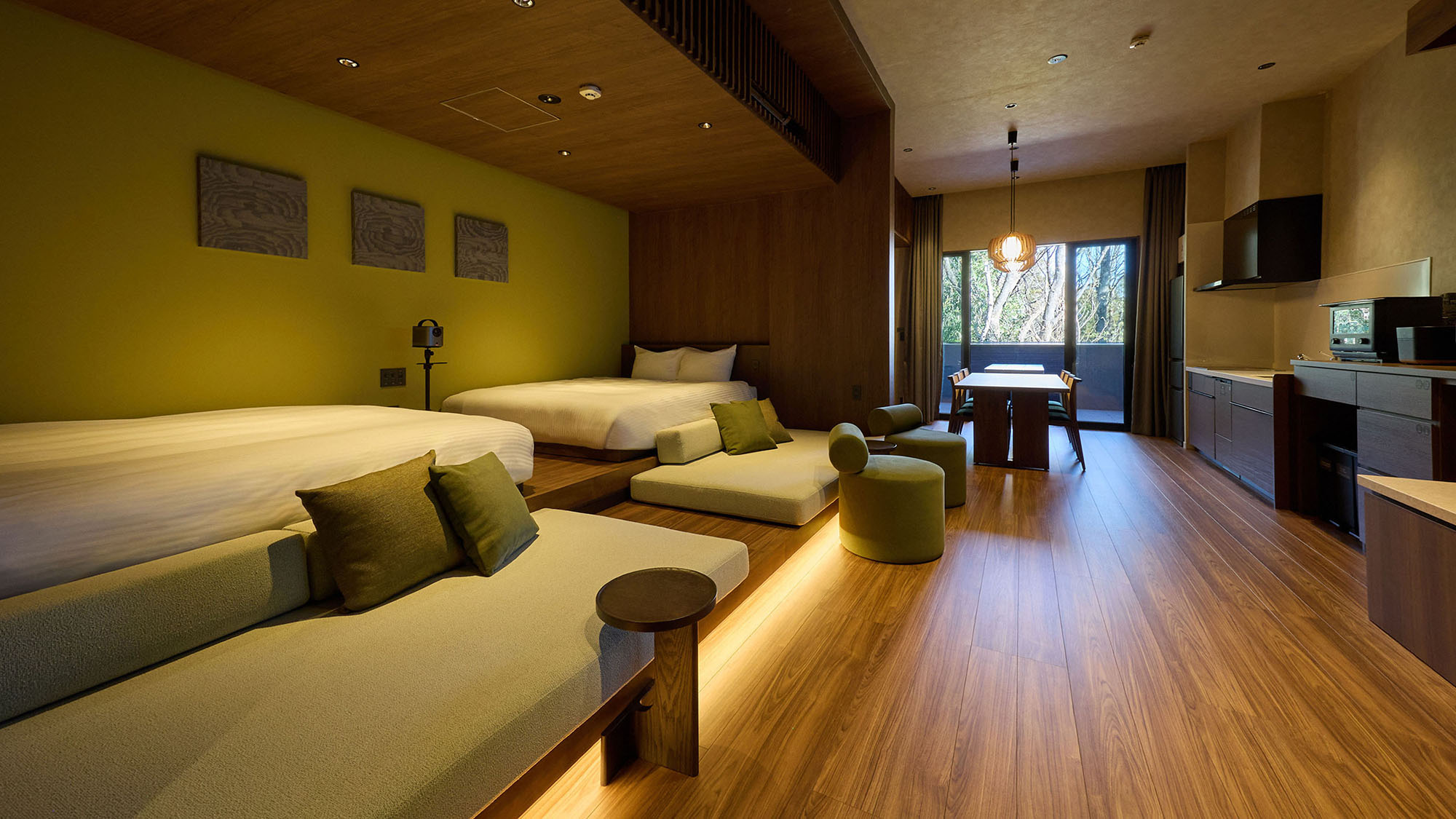 【C：リビング】ゆったりと寛げる広いソファ(デイベッド）