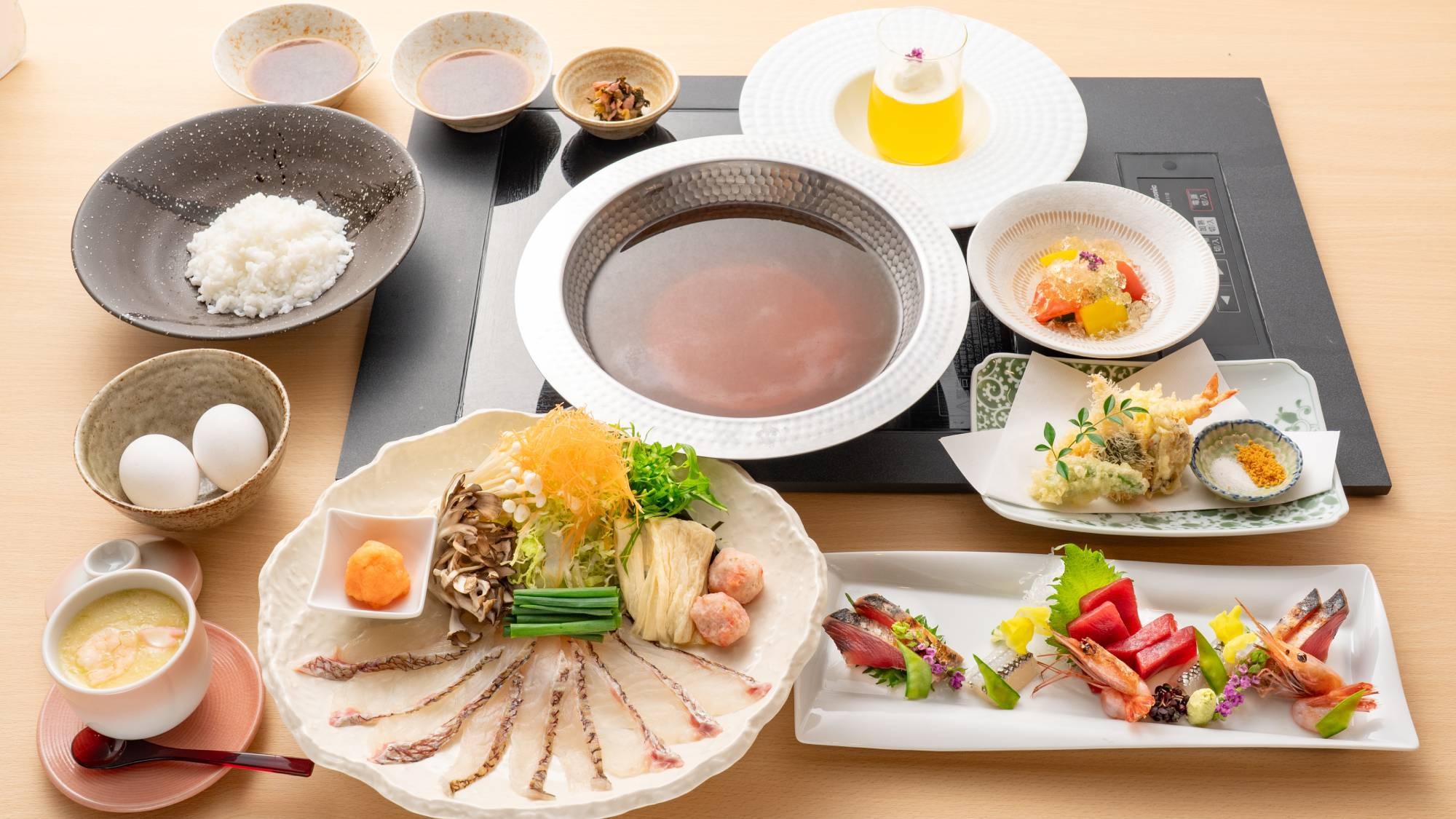 【レストランで夕食／19:30〜21:00】会席コース＋お部屋で和洋選べる朝食（夕朝付）※1〜5名用