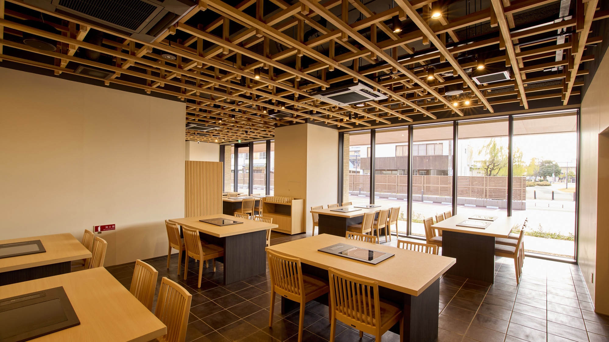 【レストランで夕食／19:30〜21:00】会席コース＋お部屋で和洋選べる朝食（夕朝付）※1〜5名用