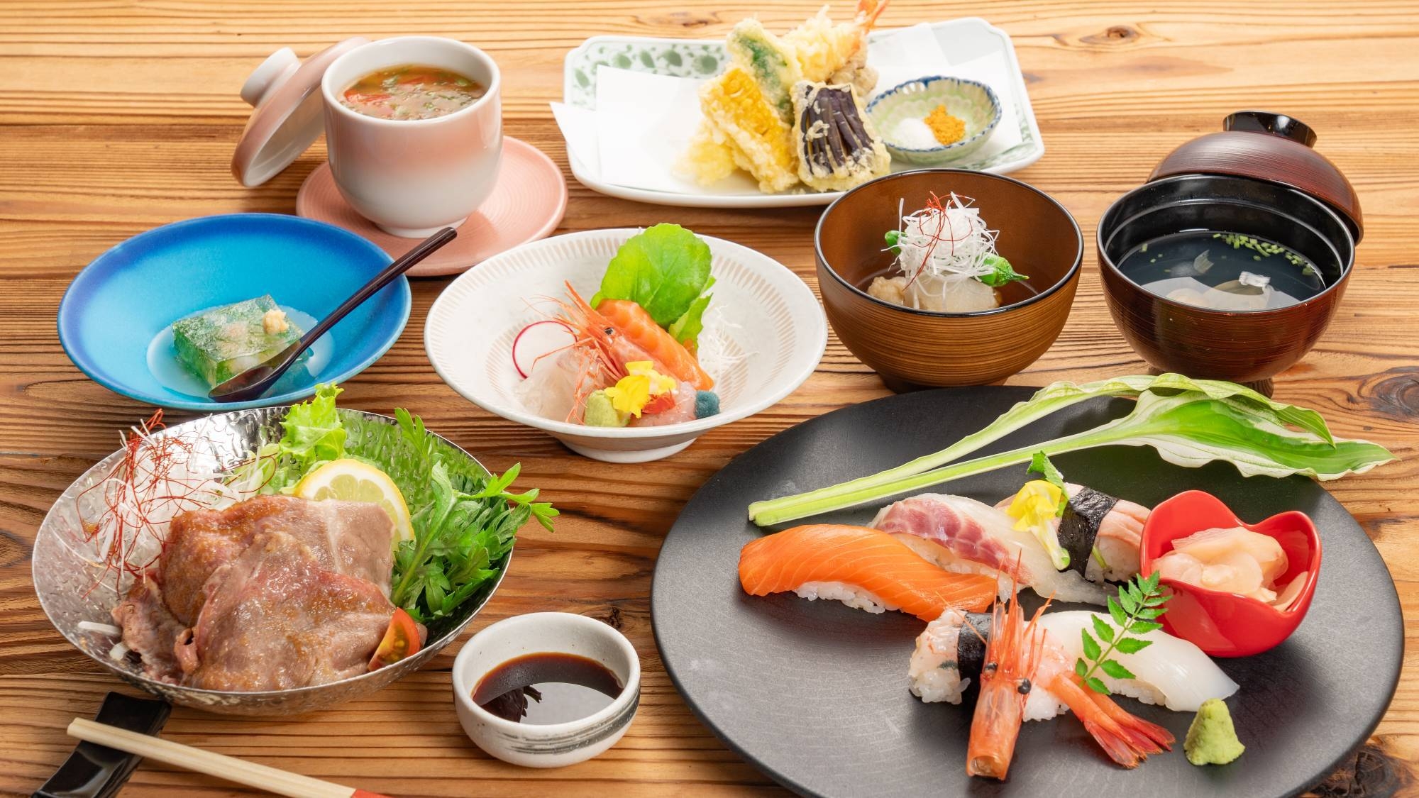 【レストランで夕食／19:30〜21:00】会席コース＋お部屋で和洋選べる朝食（夕朝付）※1〜5名用