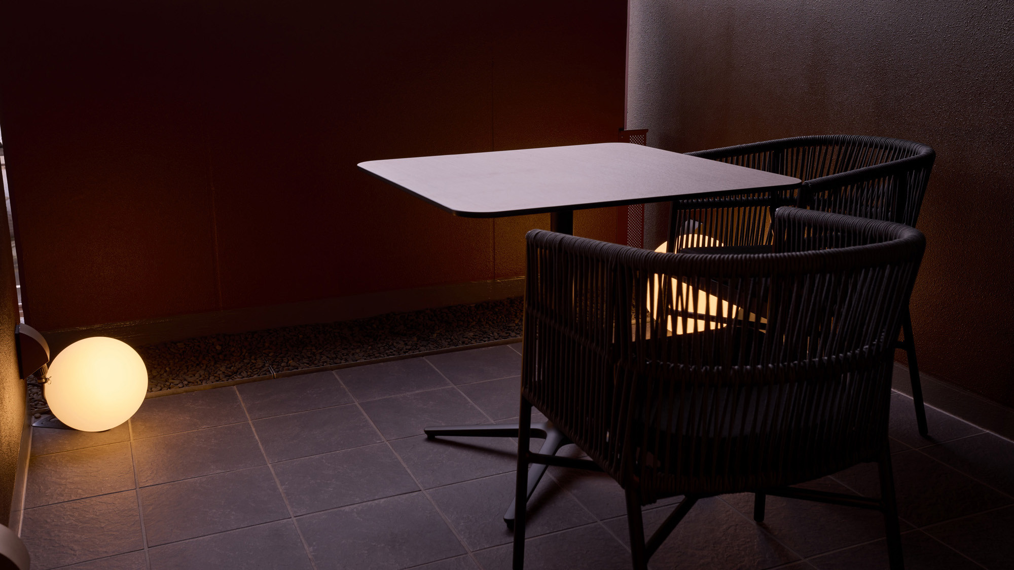 【テラス:B/C/D】広々としたテラスで、外の風を感じながらお寛ぎ頂けます。