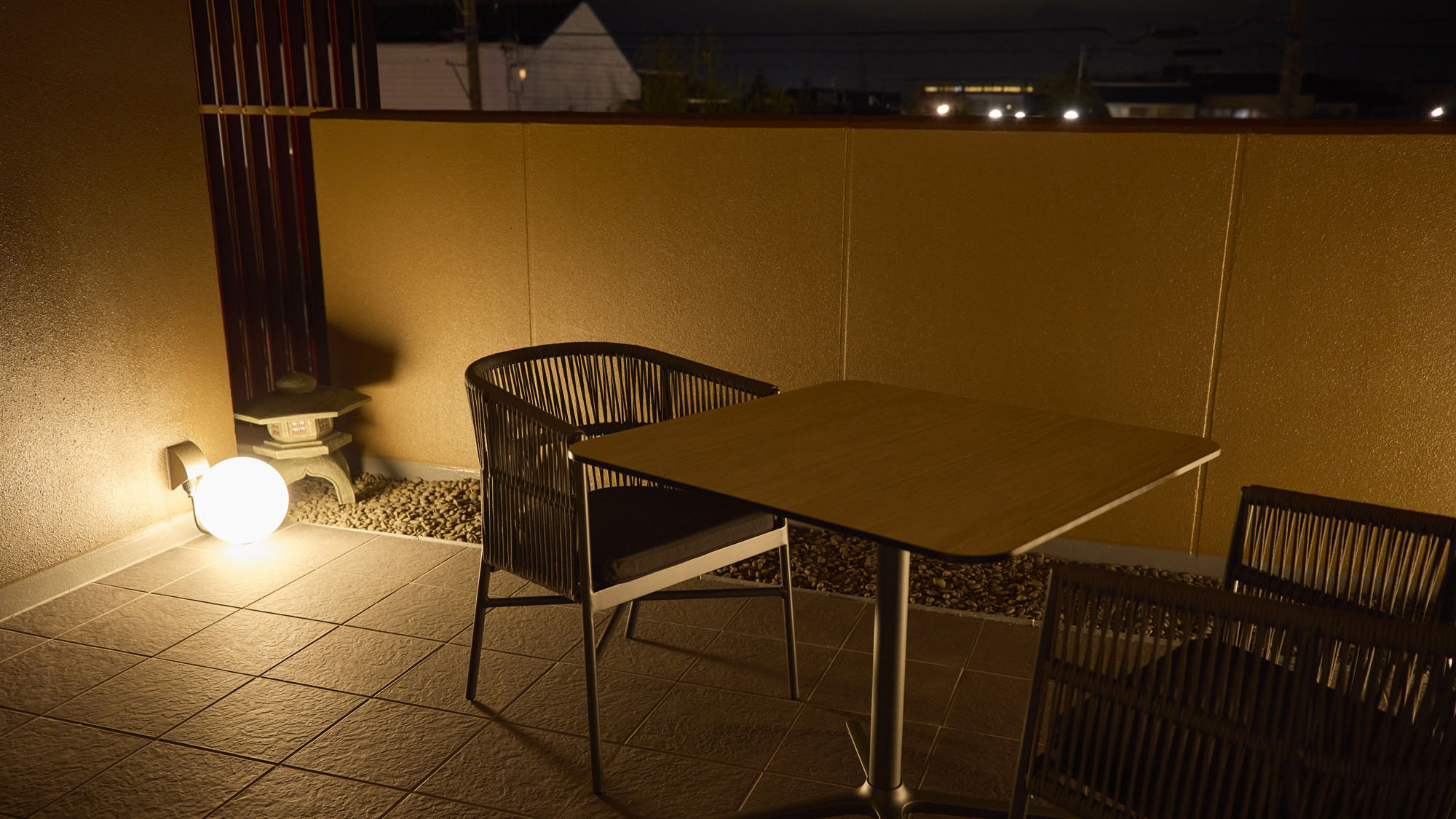 【テラス:A】広々としたテラスで、外の風を感じながらお寛ぎ頂けます。