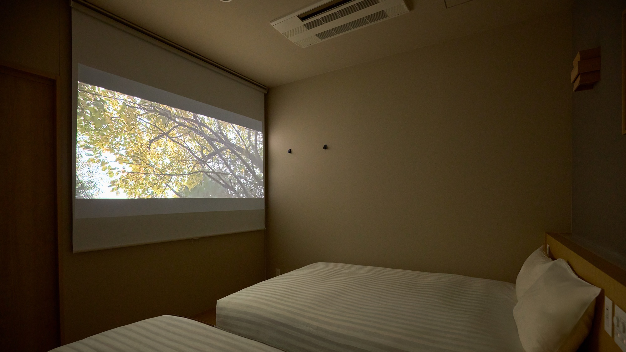 【寝室:A】プロジェクター付きの寝室でゆったりと映画鑑賞も