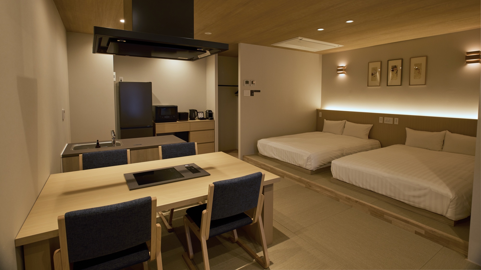 【客室:C】IHコンロ付きダイニングを備えたリビングルーム