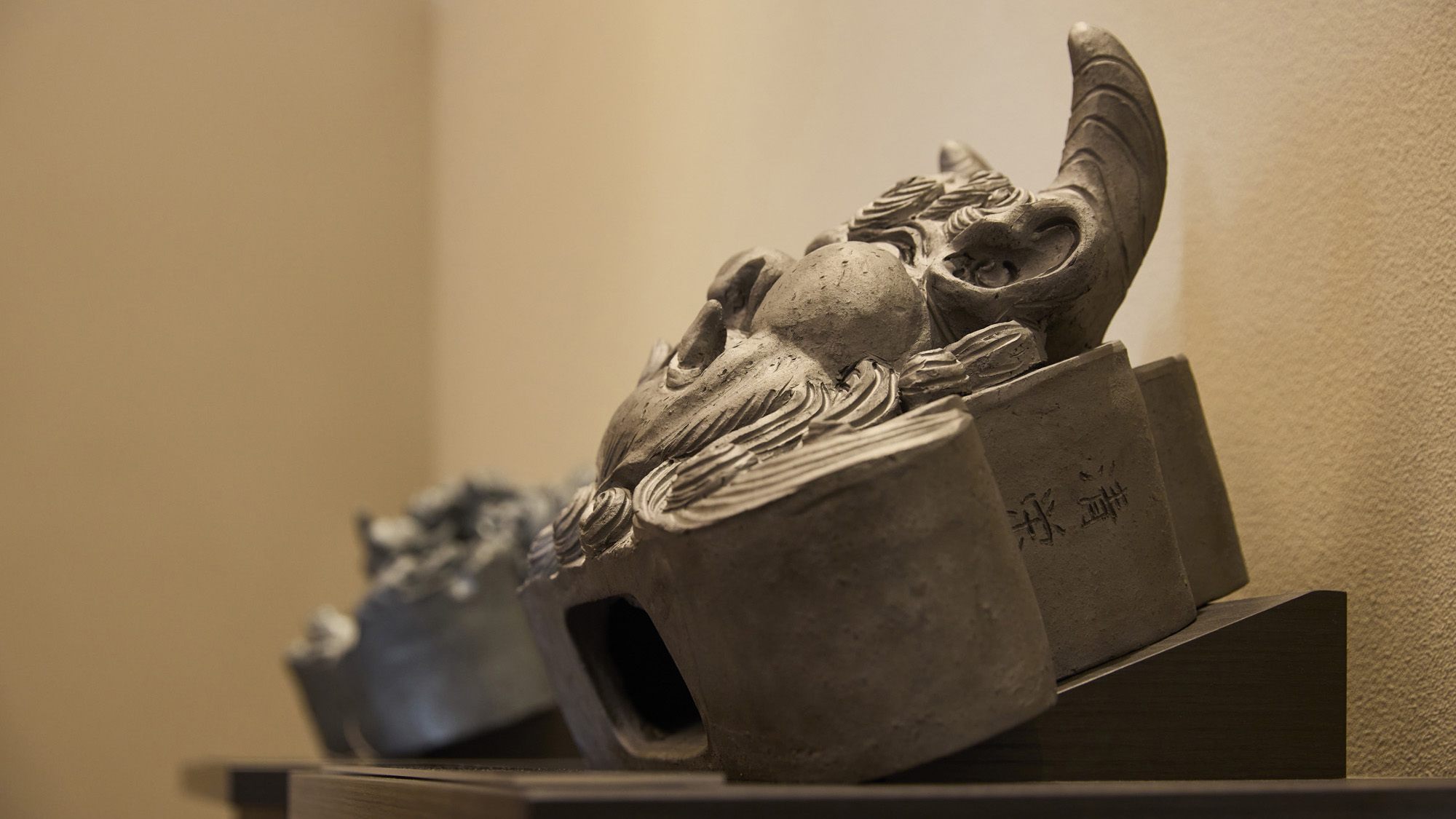 【エントランス】鬼瓦がお出迎え