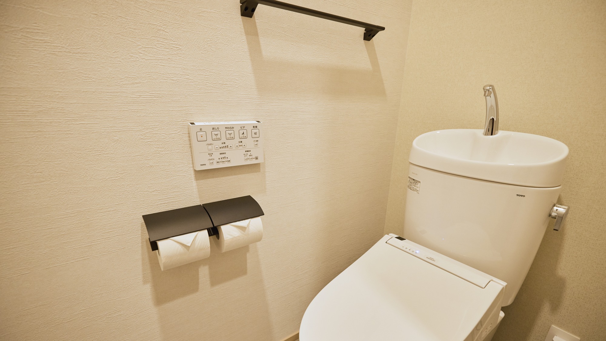 【トイレ:全客室共通】温水洗浄機能付きトイレ