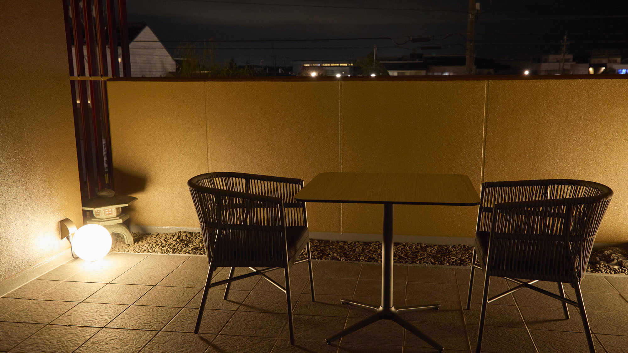 【テラス:A】広々としたテラスで、外の風を感じながらお寛ぎ頂けます。