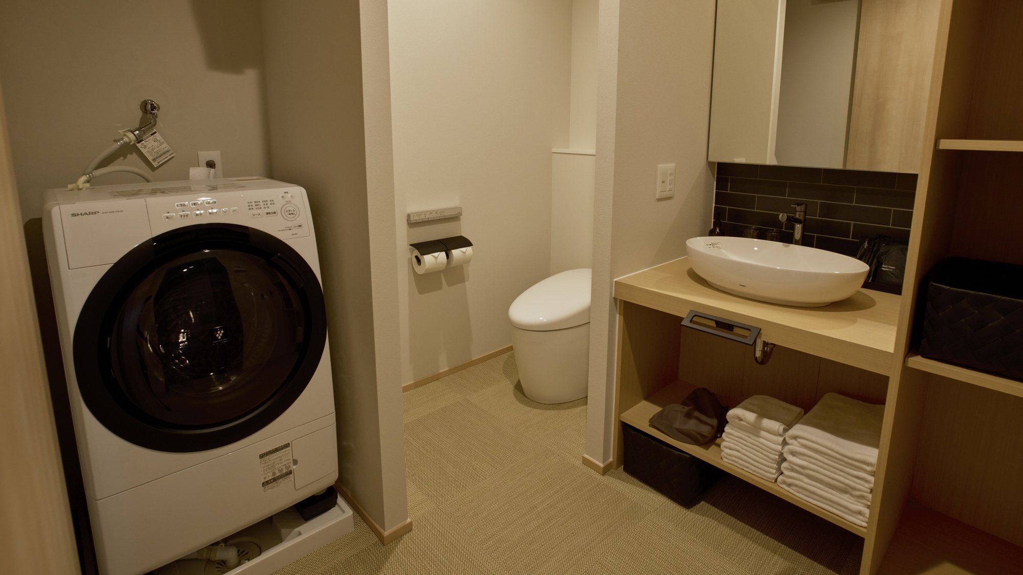 【洗面・脱衣室:C】使い勝手のよい独立タイプ。アメニティも取り揃えております