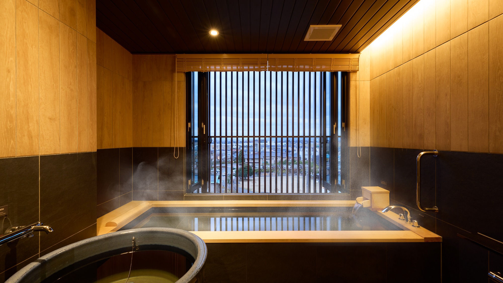 【浴室:A】客室専用 天然温泉風呂をお楽しみください。