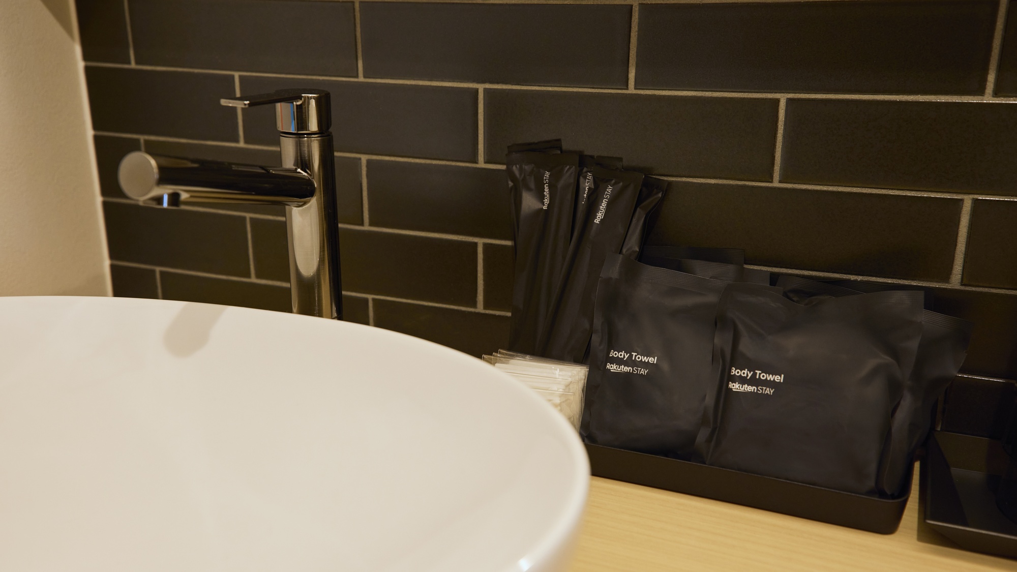 【洗面・脱衣室:全客室共通】使い勝手のよい独立タイプ。アメニティも取り揃えております