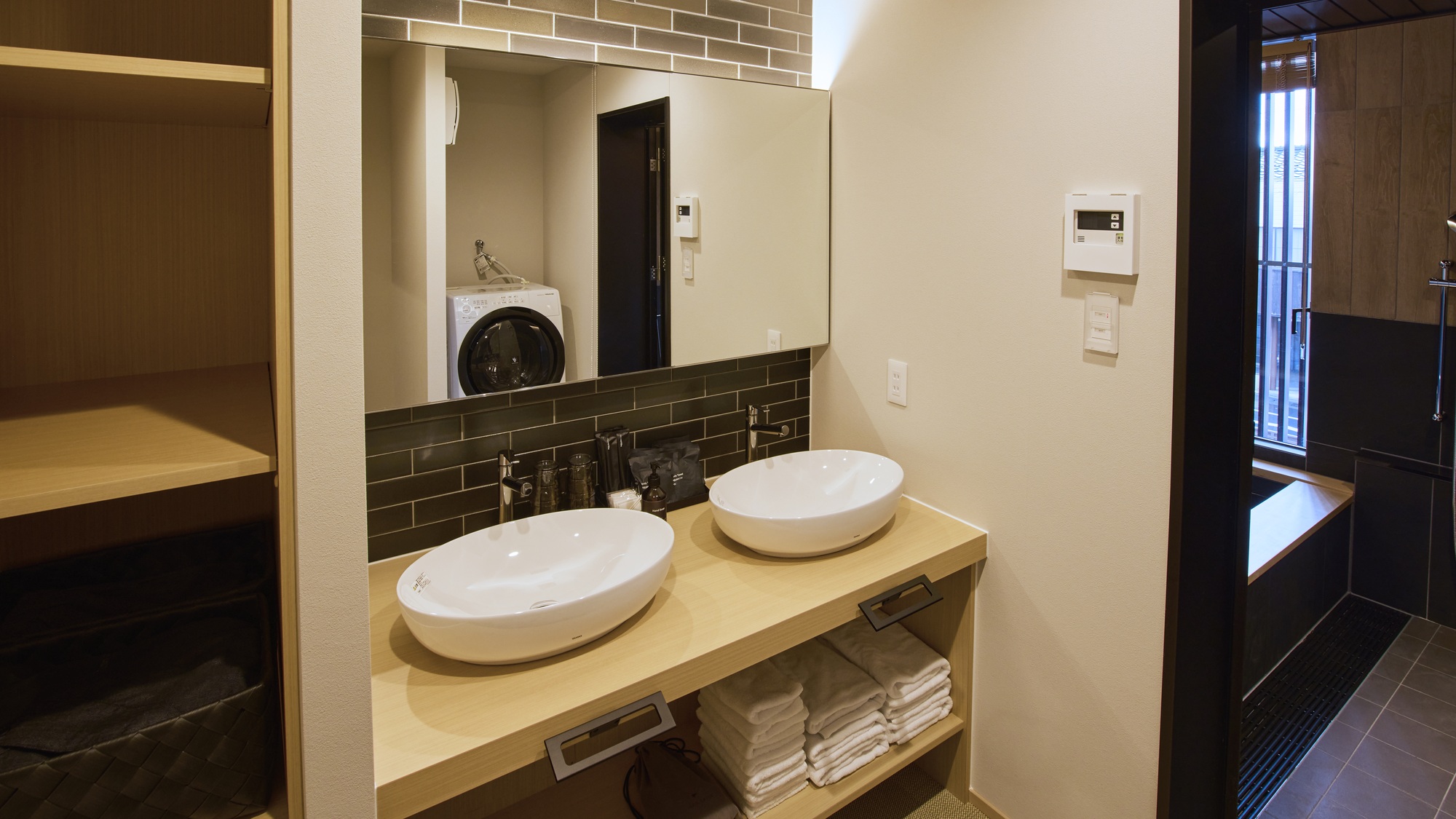 【洗面・脱衣室:B】使い勝手のよい独立タイプ。アメニティも取り揃えております