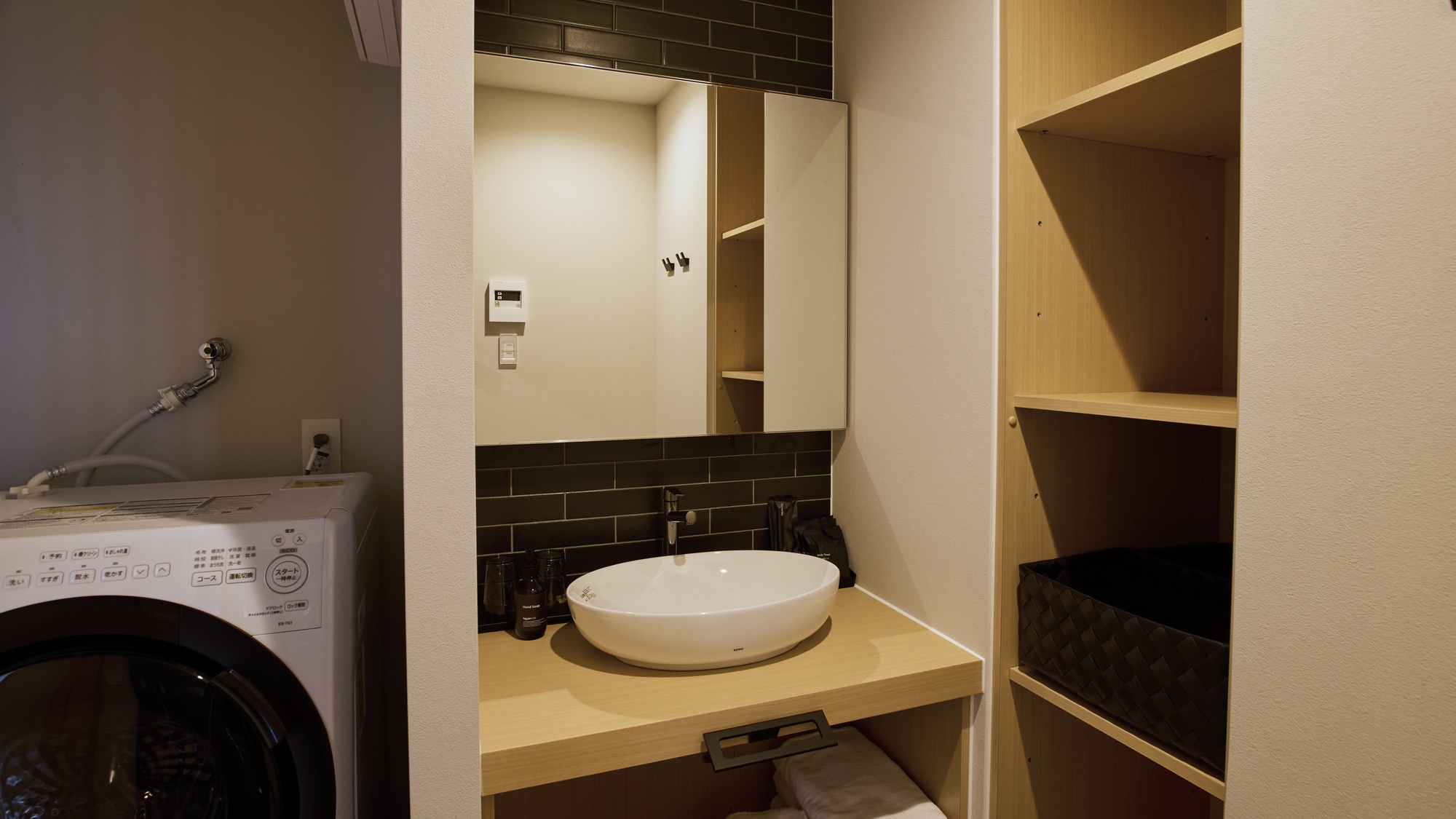 【洗面・脱衣室:D】使い勝手のよい独立タイプ。アメニティも取り揃えております