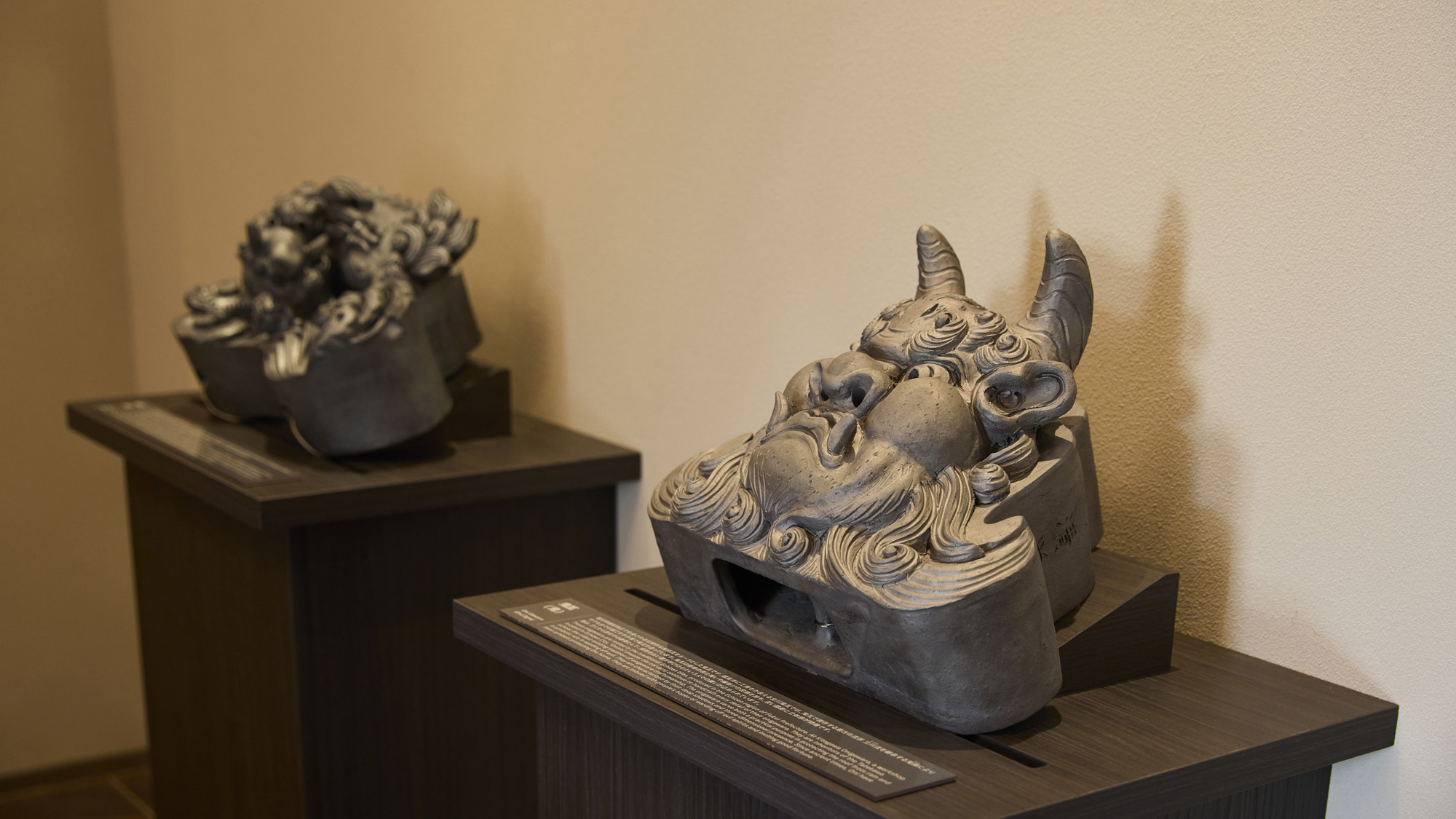 【エントランス】鬼瓦がお出迎え